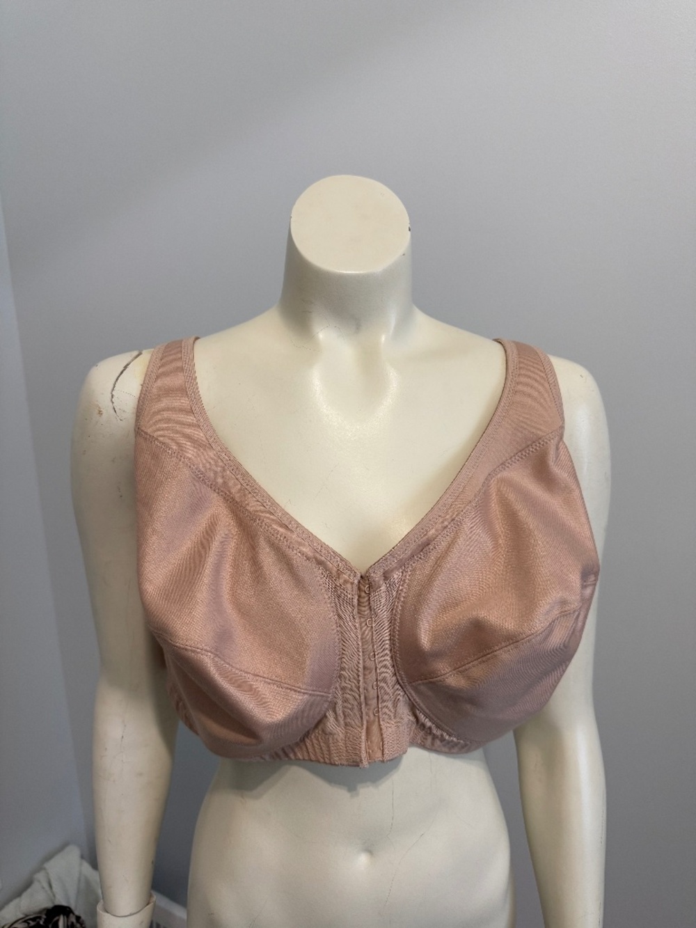 Glamorise bra,48 C. Nude - Picture 1 of 11